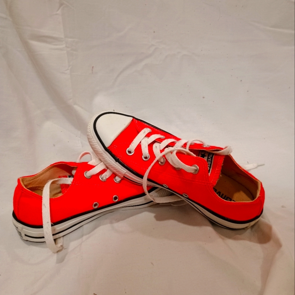 Converse Unisex 139799F Chuck Taylor Sneaker, Fiery Coral, Men's 4 Women's 6
